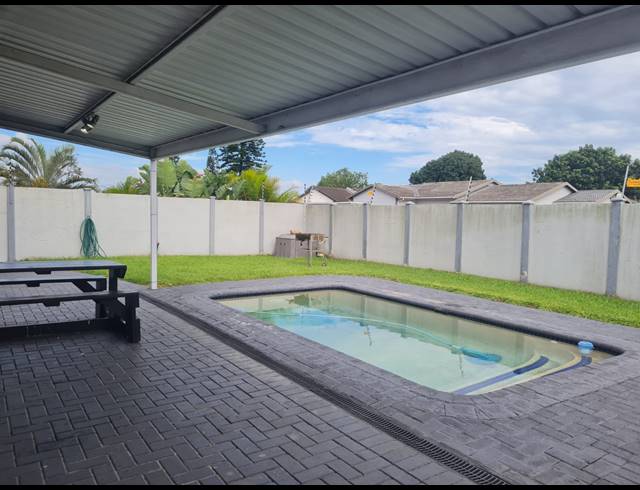3 BEDROOM DUET TO LET IN BIRDSWOOD
